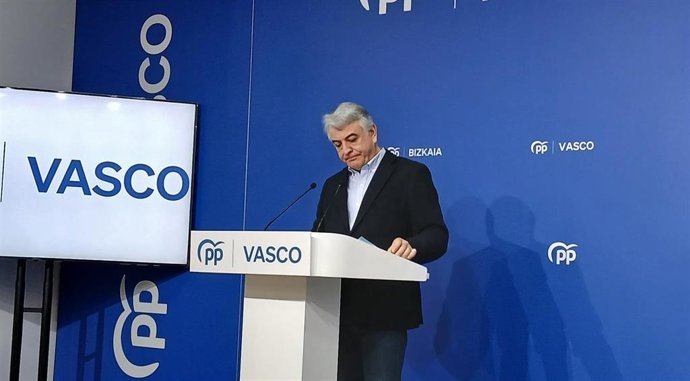 El presidente del PP vasco, Javier de Andrés, en una rueda de prensa en Bilbao.