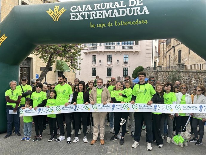 La Asociación Española Contra el Cáncer congrega a más de 3.000 personas en su octava marcha en