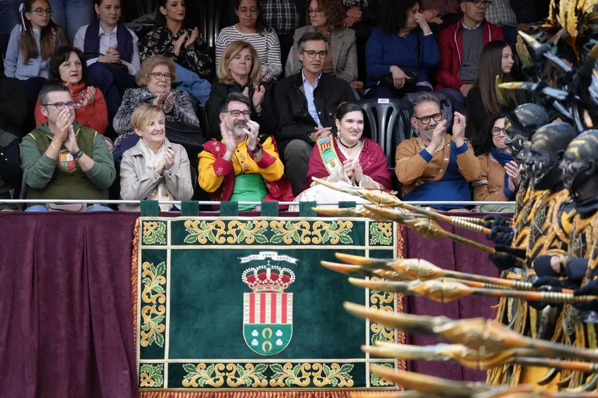 Cano resalta el valor turístico y cultural de las Fiestas de Moros y Cristianos, que nos conectan