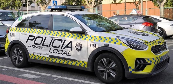 Archivo - Coche polic&iacute;a local de Logro&ntilde;o