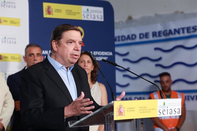 Archivo - El ministro de Agricultura, Pesca y Alimentaci&oacute;n, Luis Planas