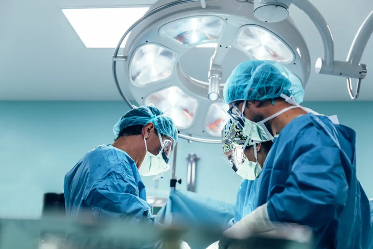 Más de 853.000 pacientes aguardaban una cirugía al finalizar 2025, 20.000 más que medio año