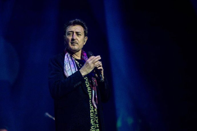 Archivo - El cantante Manolo Garc&iacute;a durante un concierto, en el Palacio Municipal IFEMA, a 19 de diciembre de 2025, en Madrid (Espa&ntilde;a). Este es el primero de los dos conciertos que tiene Manolo Garc&iacute;a en Madrid en diciembre de 2025 dentro de su gira de te
