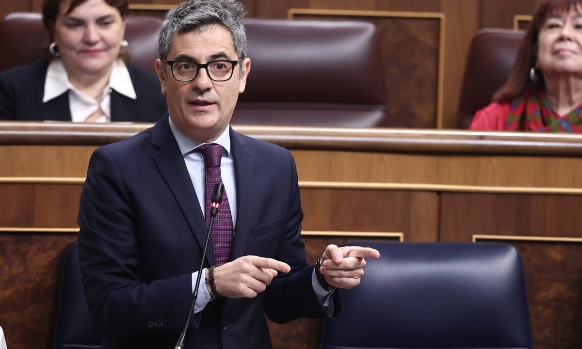 Bolaños advierte que vigilará el pacto en Extremadura y lo llevará al TC si afecta al español