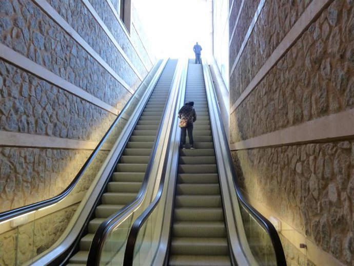 Archivo - Escaleras mecanicas