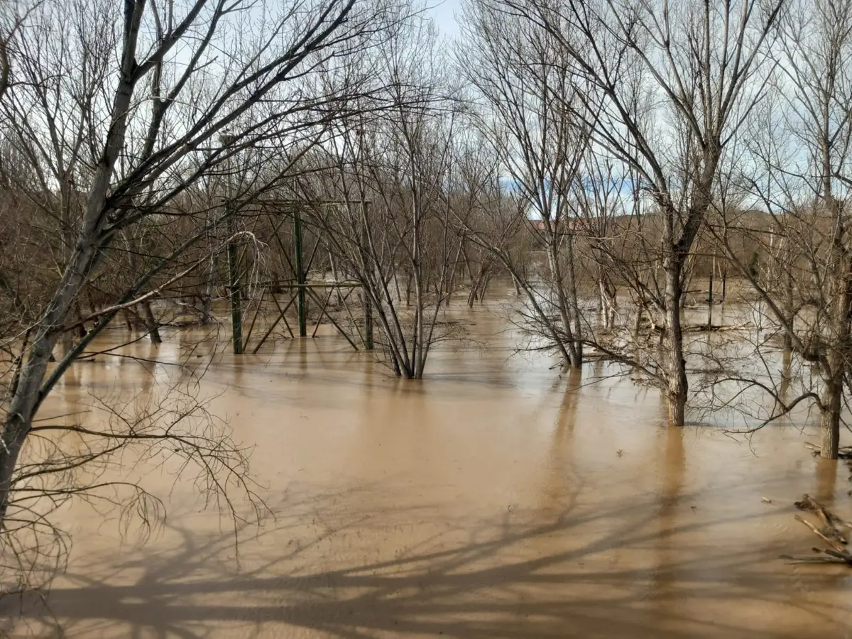 Alerta de posibles crecidas súbitas en cauces menores y barrancos del Ebro por riesgo de tormentas