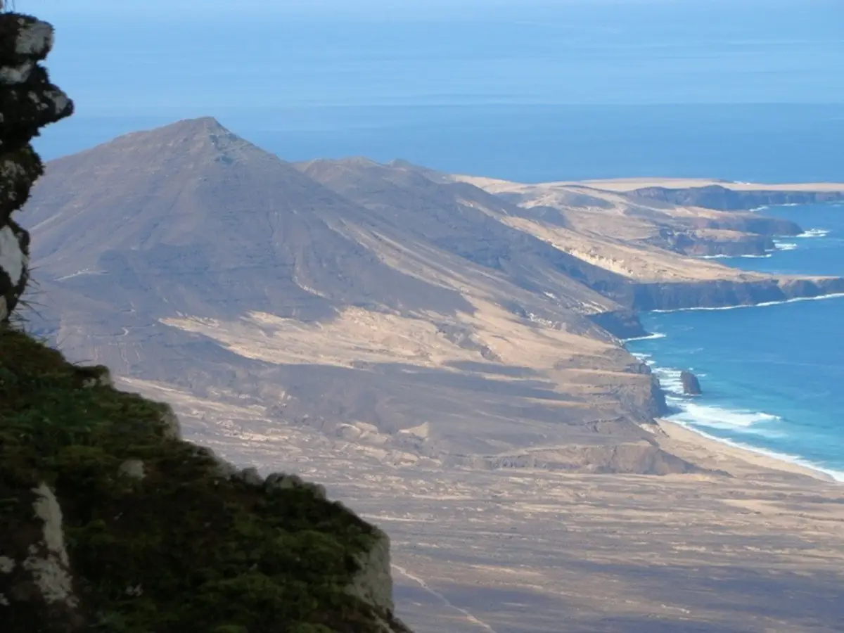 Sanidad alerta sobre llamadas fraudulentas a comercios de Fuerteventura sobre cierres inminentes