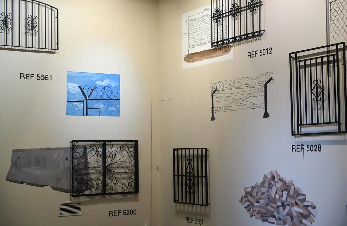 L'ETNO investiga la frontera física e imaginaria con la instalación 'Catálogo de vallas' en