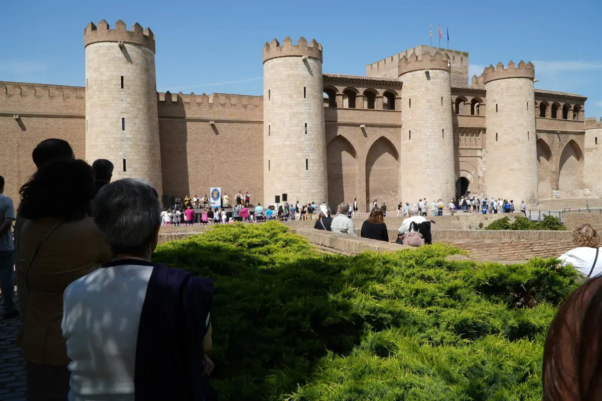 Más de 3.500 personas visitan el Palacio de la Aljafería en las jornadas de puertas abiertas por