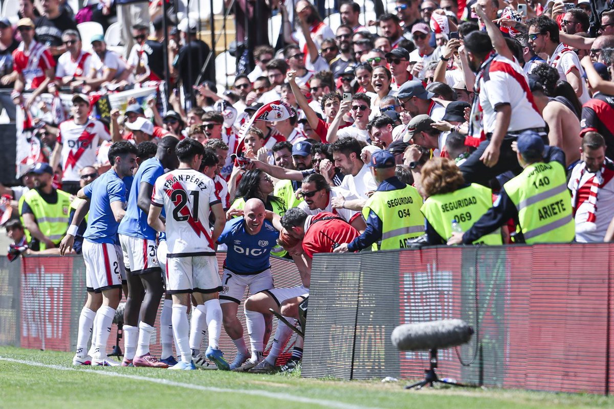 El Elche lucha por mantenerse en Primera, el Sevilla desciende y el Rayo muestra garra antes de