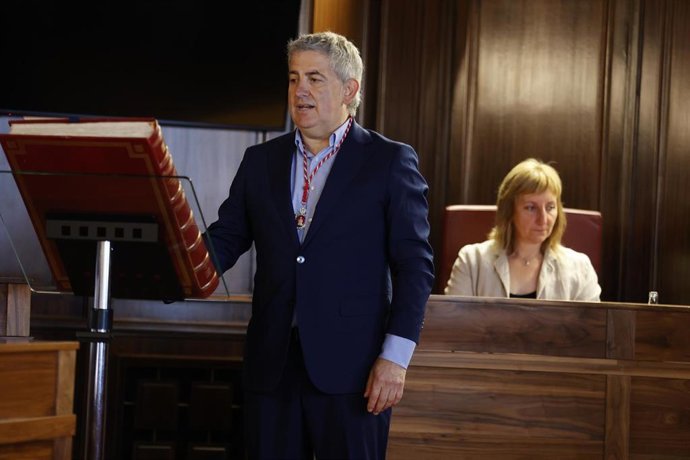 El nuevo alcalde de Soria, Javier Ant&oacute;n, toma posesi&oacute;n de su cargo, a 27 de abril de 2026, en Soria, Castilla y Le&oacute;n (Espa&ntilde;a). Javier Ant&oacute;n sustituir&aacute; como regidor a Carlos Mart&iacute;nez, que present&oacute; su dimisi&oacute;n el pasado 13 de abril, tras 20 a&ntilde;os como alcald