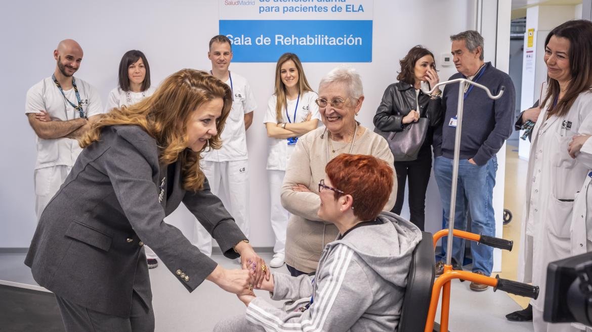 La Comunidad de Madrid utiliza un exoesqueleto robótico para potenciar las terapias de personas